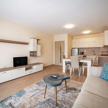 דירה 2br W/ Private Garage *