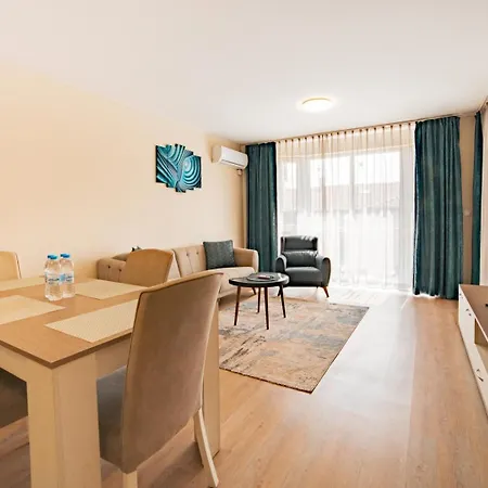 דירה 2br W/ Private Garage