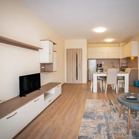 דירה 2br W/ Private Garage וליקו טורנובו