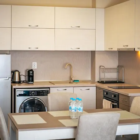2br W/ Private Garage וליקו טורנובו
