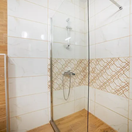 2br W/ Private Garage