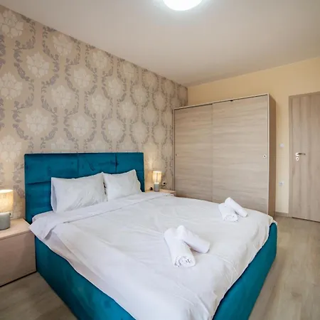 Daire 2br W/ Private Garage Tırnova