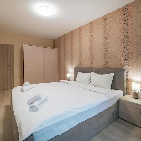 Daire 2br W/ Private Garage Tırnova